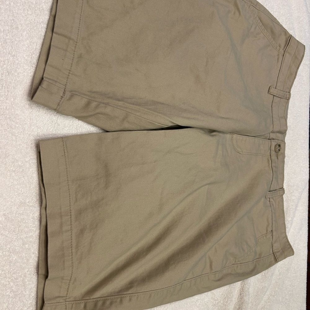 Woman’s tan Arizona size 15 shorts